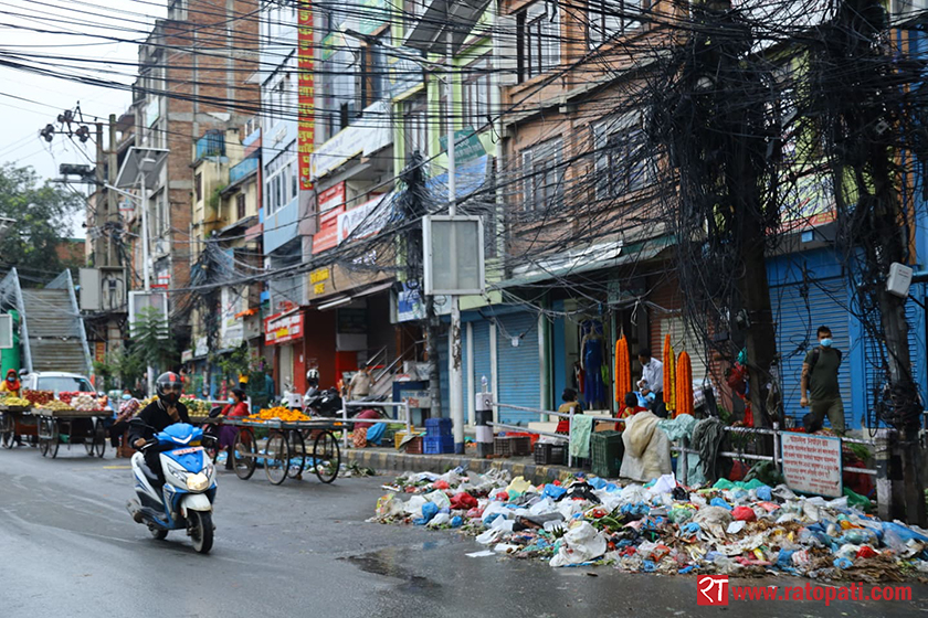 Govt yet to collect garbage piled up in capital (photos)