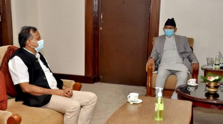 Home Minster Khand and Chief Minister Raut meet