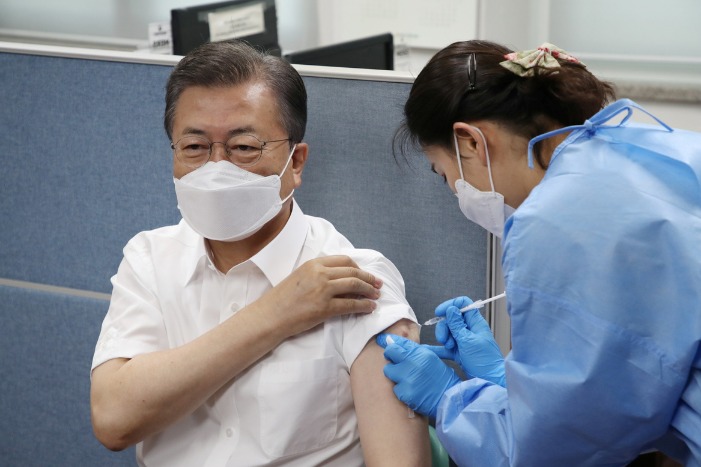 S. Korean president receives 2nd dose of COVID-19 vaccine