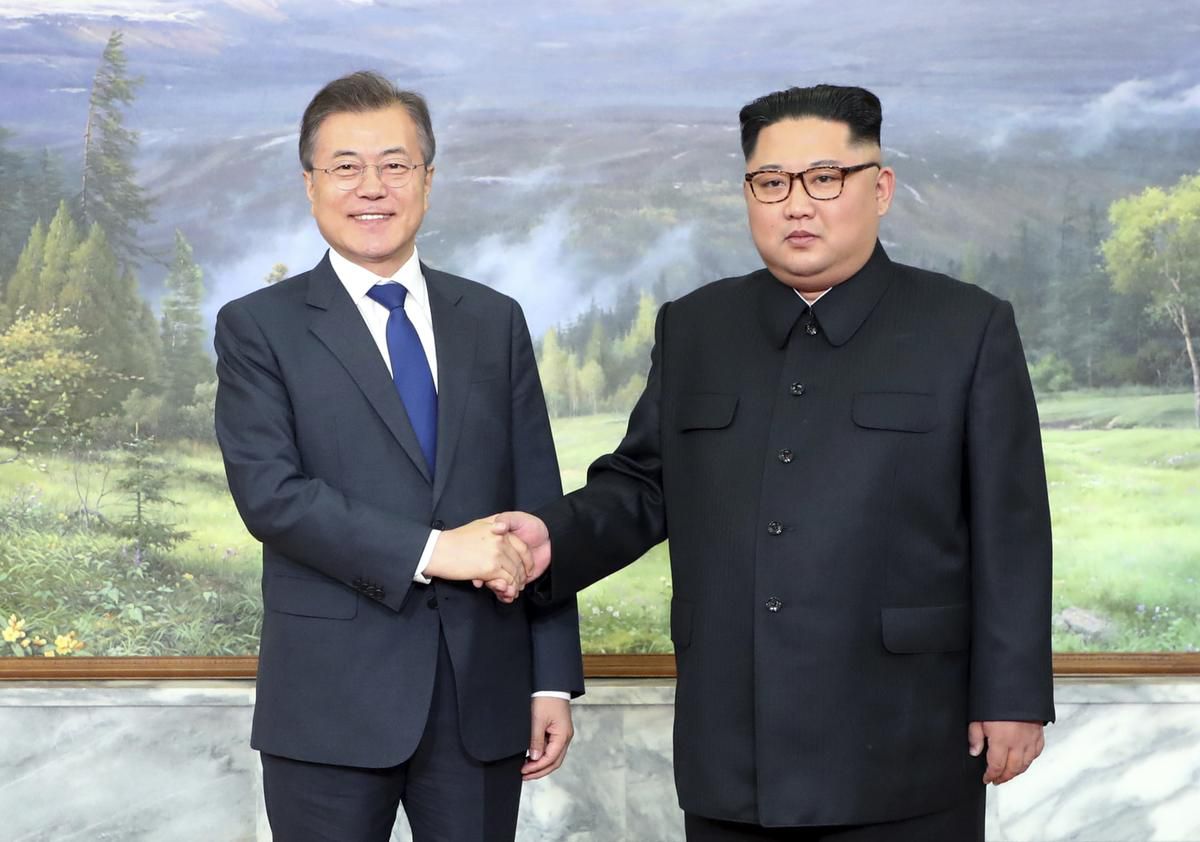 Moon, Kim hold second summit in Panmunjom