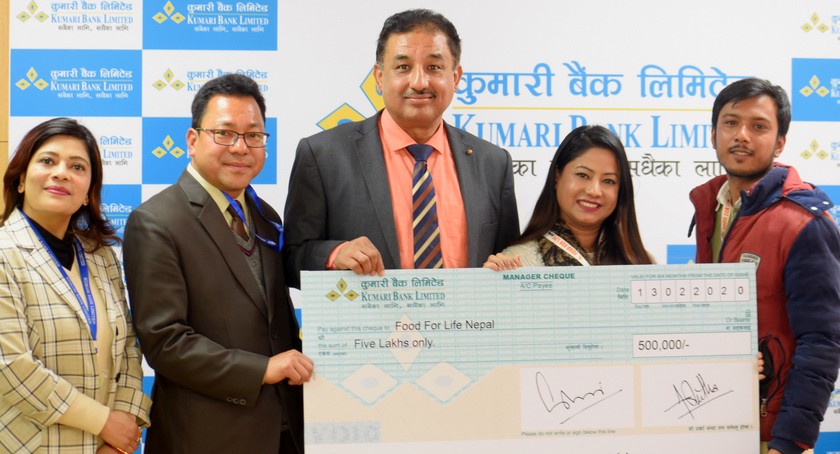 कुमारी बैंकद्वारा फूड फर लाईफ नेपाललाई सहयोग