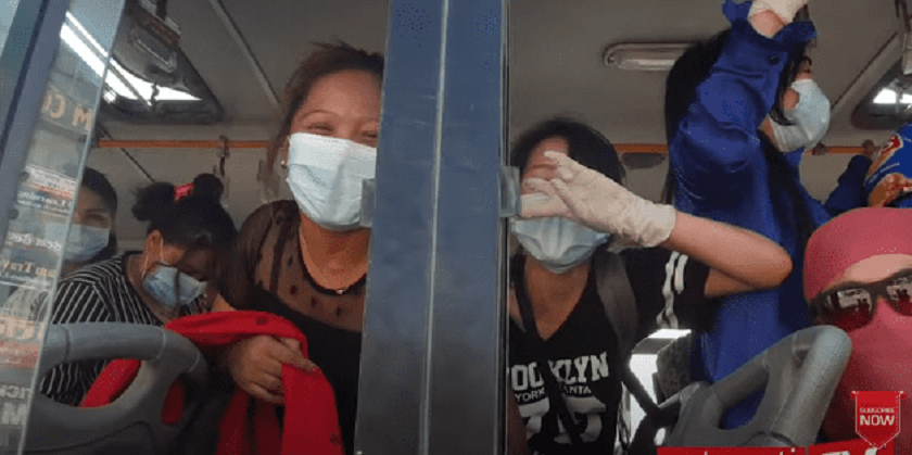   ‘...के ल्याइदिउँ कोसेली भिर्ने झोलामा’ भन्दै आए कुवेतबाट नेपाली चेली (भिडियो)