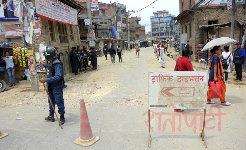 तेस्रो पटक म्याद थप्दा पनि सकिएन सडक चौडा पार्ने काम