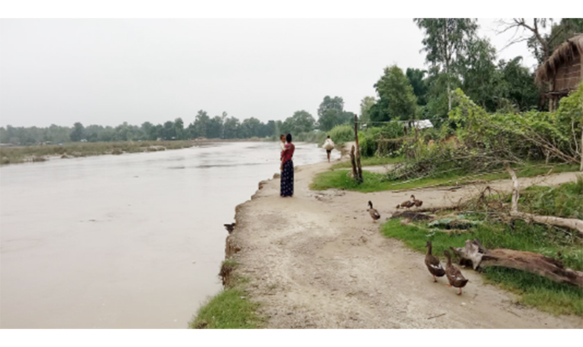 कैलालीको लालबोझीमा नदी बस्तीसम्म आइपुग्यो