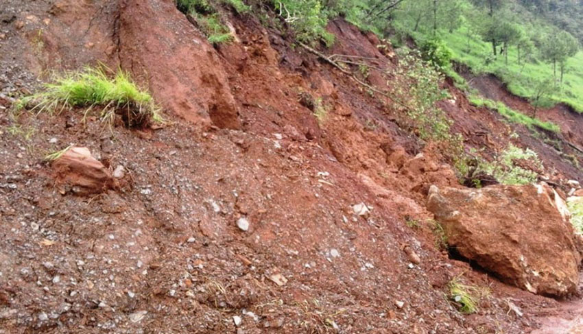 17 houses buried in landslide