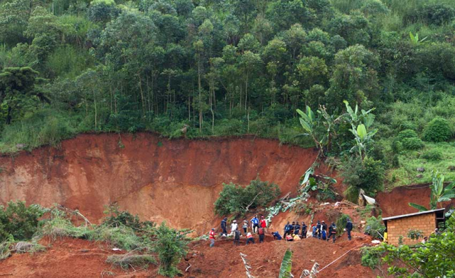 Parbat landslide: six bodies found, search for missing three continues