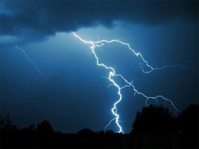 Lightning claims one, leaves five injured