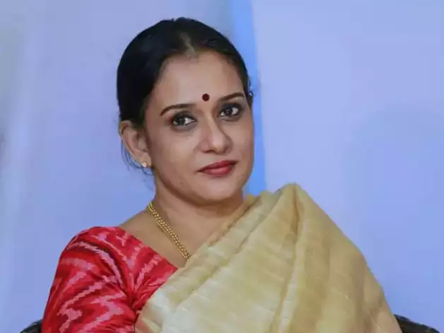नायिकाको छोरामाथि नग्न तस्बिर पठाएको आरोप