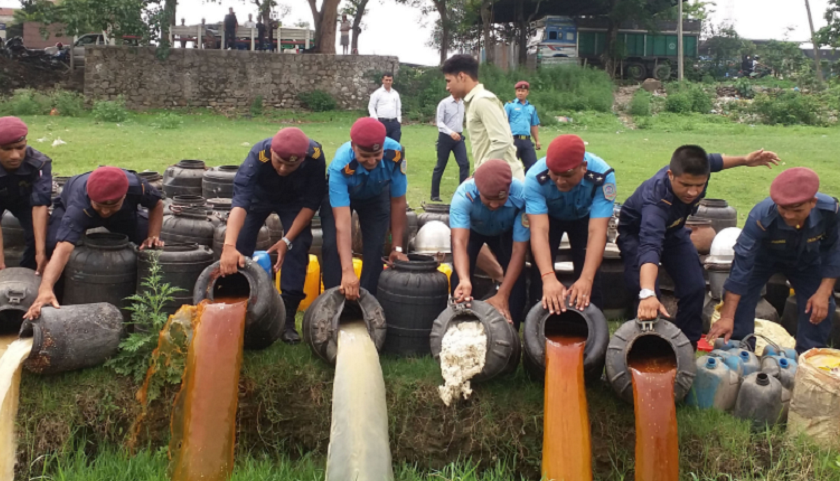 प्रेस रिभ्यूः भारतसँग आउजाउ गर्न चार नाका मात्रै, ज्यानै लिने मदिरामा युरिया मल, फोहोर प्लास्टिक, चप्पल र मोजा