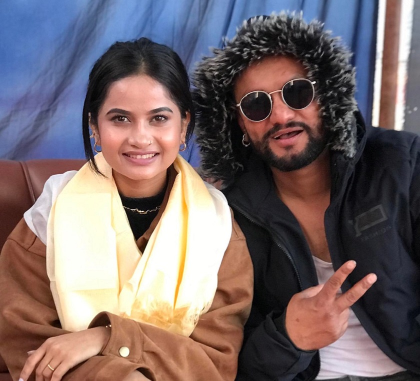 जम्काभेटमा एलिनाले नचाउने, महादेवले हँसाउने