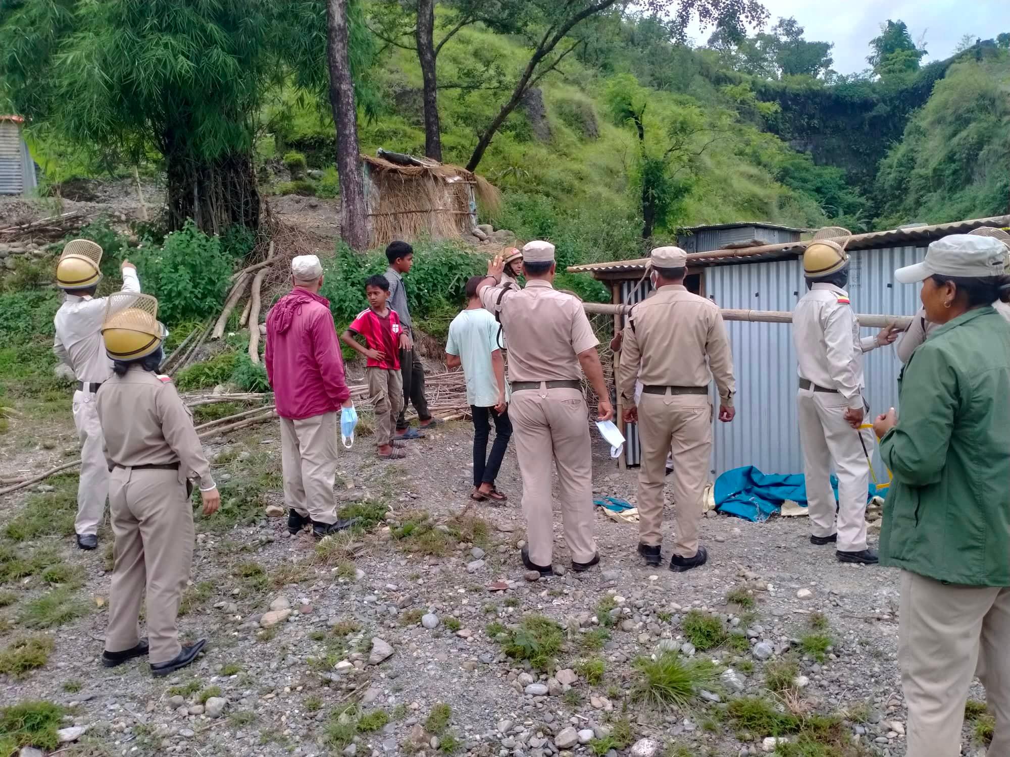 जग्गा कब्जा गरेर बनाइएका छाप्रा पोखरा महानगरले हटायो