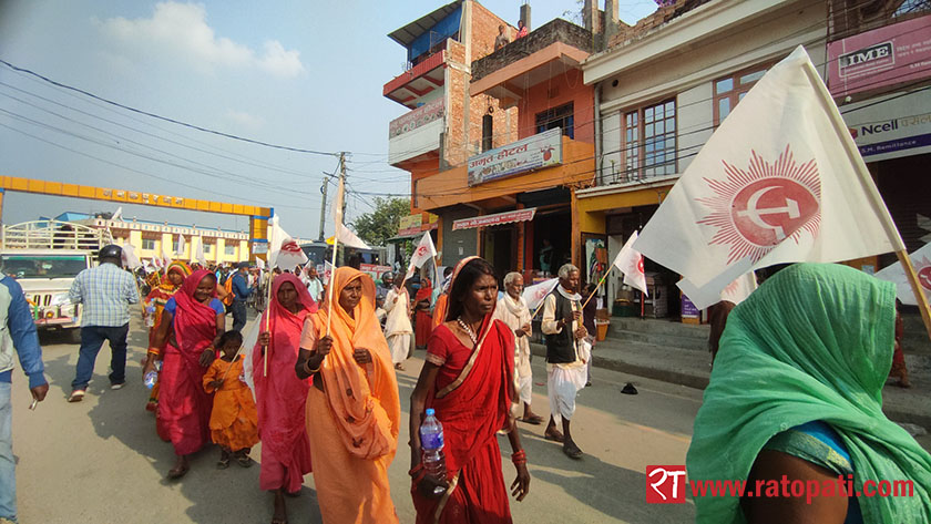 रघुवीर महासेठले प्रतिनिधि छनौटमा मनोमानी गरेको भन्दै प्रदर्शन