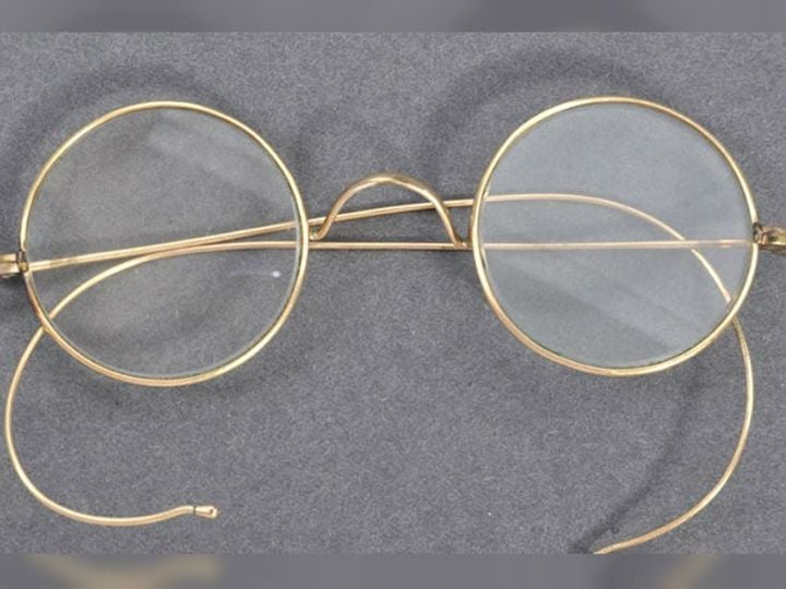 गान्धीको चश्मा चार करोड सात लाखमा लिलामीः चश्माका मालिकले भनेका थिए, ‘मन नपरे फ्याँकिदिनु’