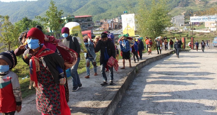 काभ्रेबाट पैदल हिँडेका ४६ रोल्पाली साँखुमा रोकिए, उद्धारका लागि उर्जामन्त्री पुनलाई गुहार्दै