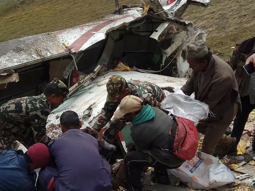 दुर्घटनाग्रस्त मकालु एयरः नेपाली सेनाले उद्धार गर्दा देखिएका ५ तस्विर