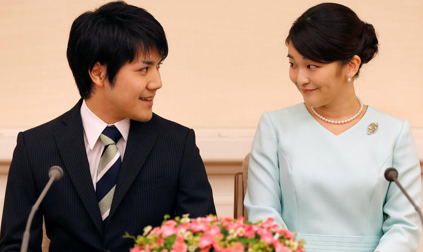 शाही ठाँटबाँट छोडेर जापानकी राजकुमारीले गरिन् कलेजका प्रेमीसँग विवाह