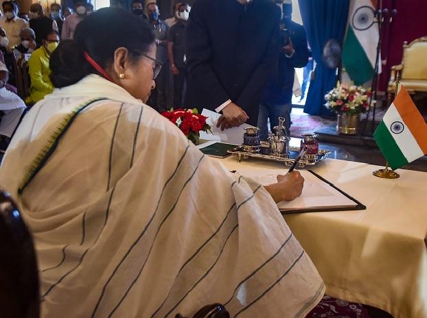 Mamata sworn-in as Bengal CM for 3rd time, vows to fight