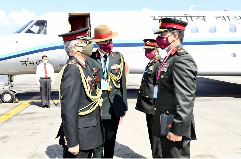 भारतीय सेना प्रमुख नेपाल आउँदा जे देखियो, विमानस्थलका तस्बिरहरु