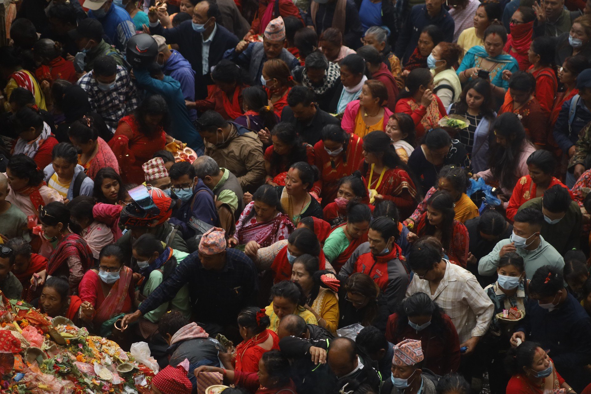 आज आमाको मुख हेर्ने दिन, मातातीर्थमा दर्शनार्थीको घुइँचो