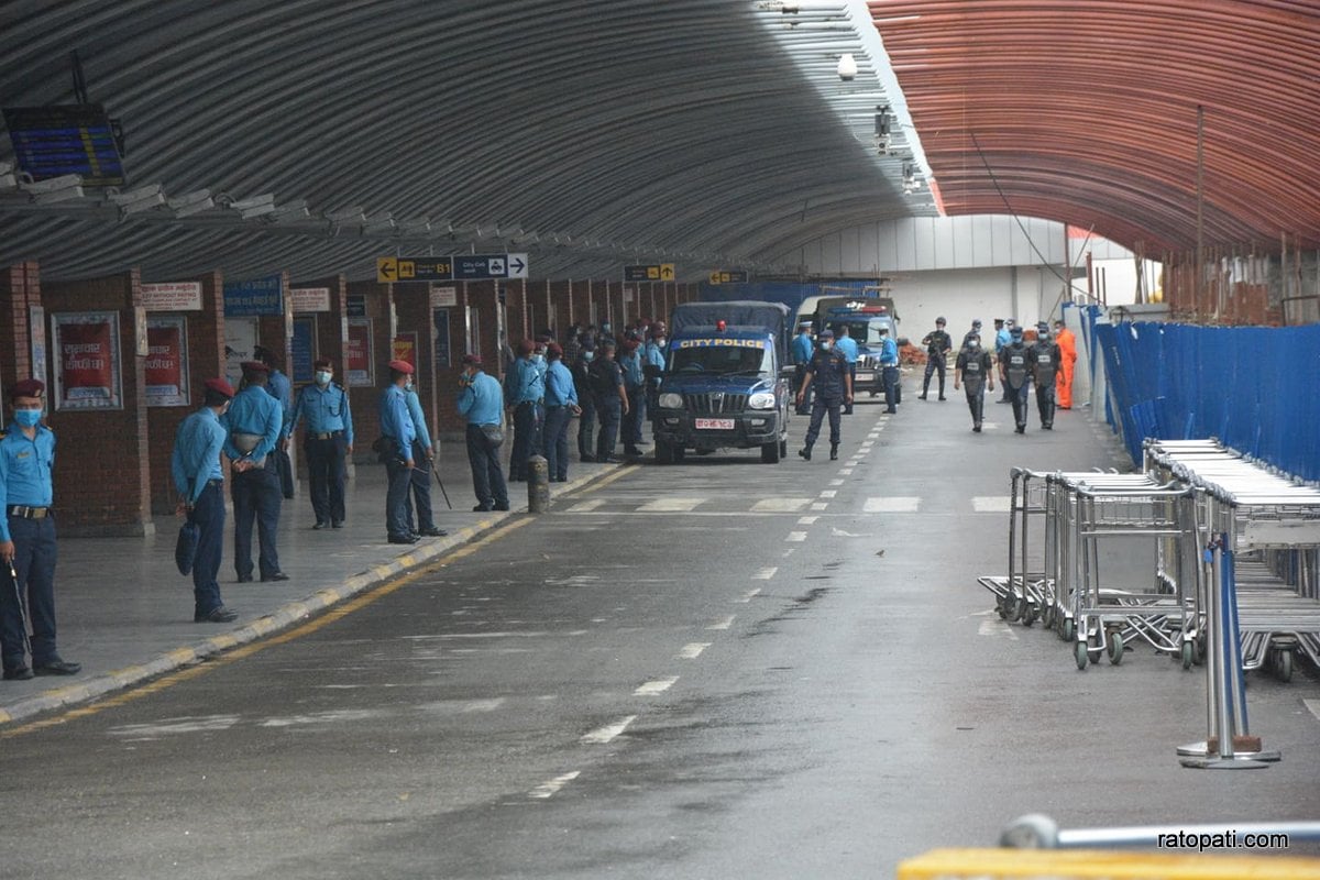 एमसीसी टोलीको आगमन हुँदा विमानस्थलको सुरक्षा अत्यन्तै कडा (फोटोफिचर)