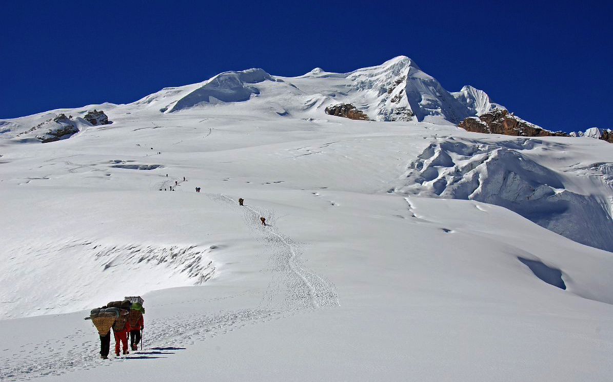 Five climbers rescued from Nepal's Mera Peak, 1 still missing