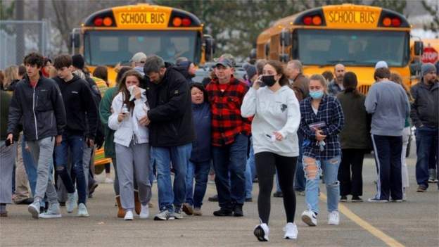 अमेरिकाको मिशिगनको हाइस्कुलमा १५ वर्षे विद्यार्थीद्वारा गोलीबारी, तीनको मृत्यु ८ घाइते