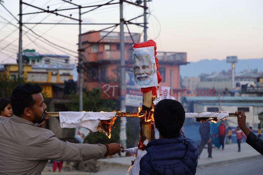 काठमाडौँमा जलाइयो भारतीय प्रधानमन्त्री मोदीको पुत्ला, तस्विरमा हेर्नुहोस्