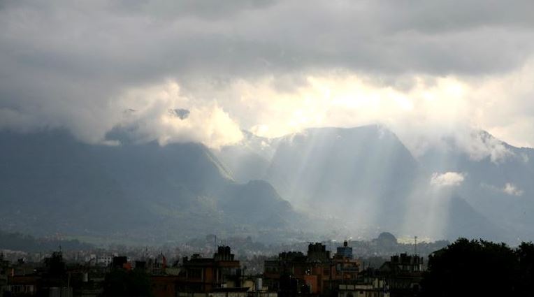 काठमाडौँमा किन बढ्यो ह्वात्तै गर्मी ? केही स्थानमा ठूलो वर्षा हुनसक्ने संकेत