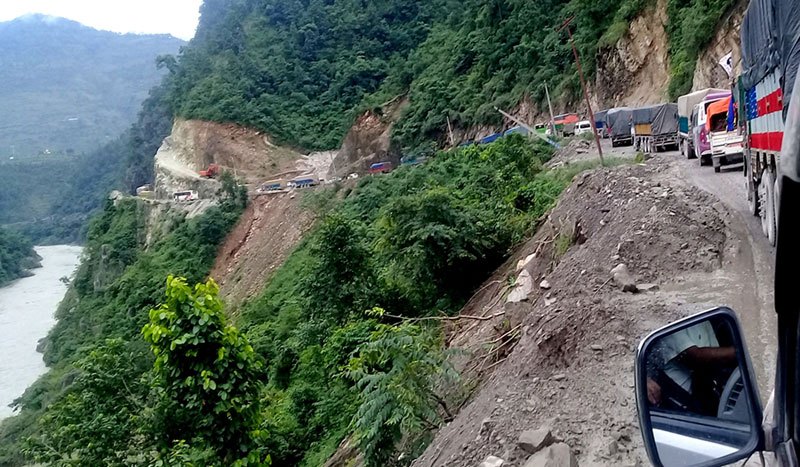 One-way traffic in Narayangadh-Muglin road