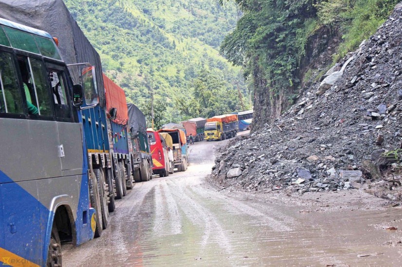 Landslide at Narayangadh-Muglin, one-way traffic in operation