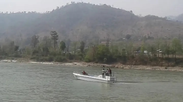 नारायणी नदीमा डुङ्गा पल्टिँदा तीन जनाको मृत्यु