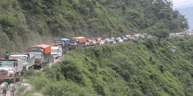 नौबिसे नागढुङ्गा सडक र पृथ्वीराजमार्ग राति पनि सञ्चालन