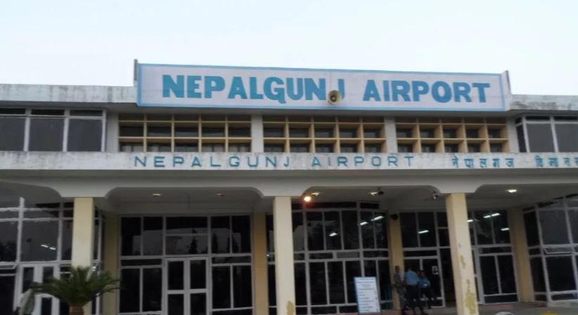 नेपालगञ्ज विमानस्थलबाट ३२ थान मोबाइलसहित ४ भारतीय पक्राउ