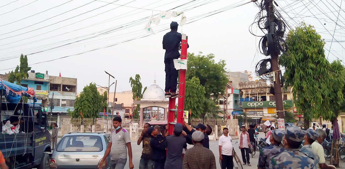 गाउँ गाउँमा टाँगिएका तुल, ब्यानर तथा झण्डा कसले हटाउने ?