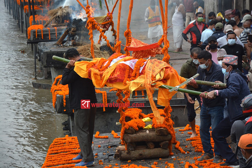 अभिनेत्री निशा घिमिरेको अन्त्येष्टि, घटनाको छानविन गर्न कलाकारको माग (तस्बिरहरु)