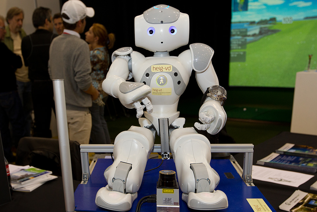 Robot inaugurates IT fair
