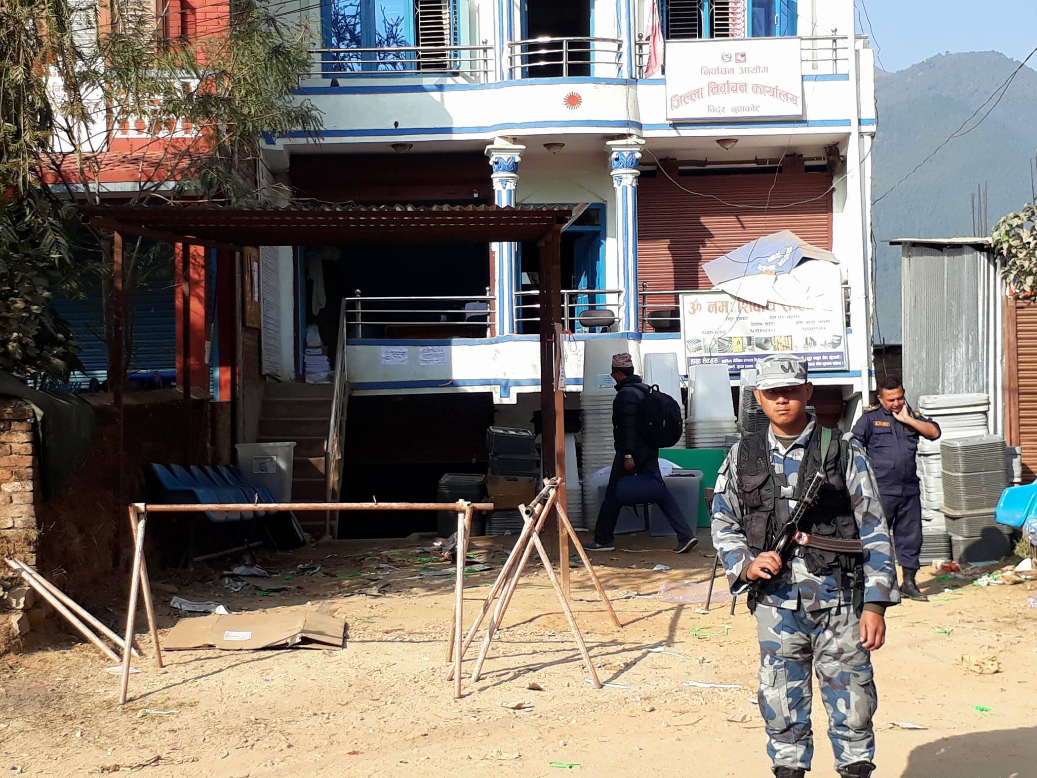 जिल्ला निर्वाचन कार्यालय नुवाकोट अगाडि बम फेला, सिम्लेको बम निष्कृय