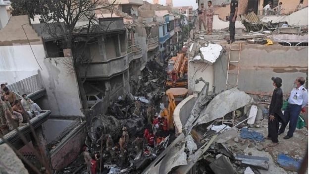 पाकिस्तानः बाँच्न सफल एक व्यक्तिले बताए विमान दुर्घटनापछिको नालीबेली