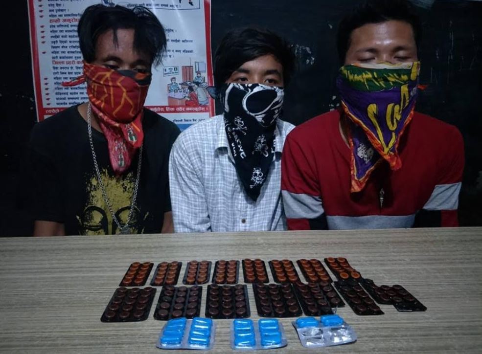 बर्दिबासमा लागू औषध सहित तीन जना पक्राउ