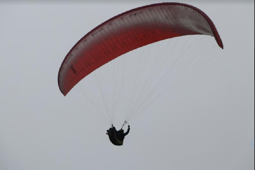 इलामको झण्डीडाँडाबाट मेचीनगरसम्मको प्याराग्लाइडिङको परीक्षण उडान सफल