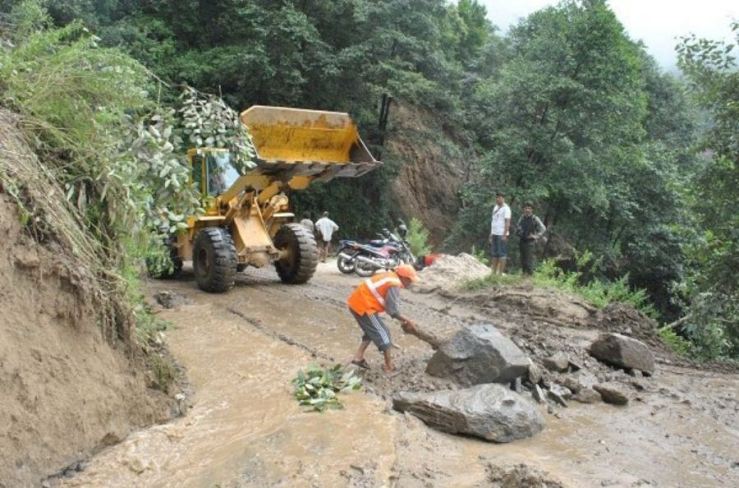 Traffic along Pasang Lhamu Highway obstructed