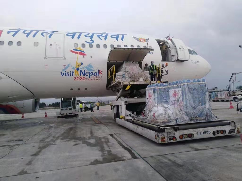 First batch of Chinese COVID-19 assistance including 400 oxygen cylinders, 10 ventilators arrives in Kathmandu