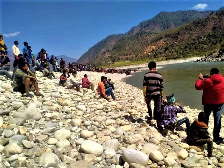 कर्णाली नदीमा हाम फालेर आत्महत्या गरेका आमासहित तीन सन्तानको सामूहिक दाहसंस्कार