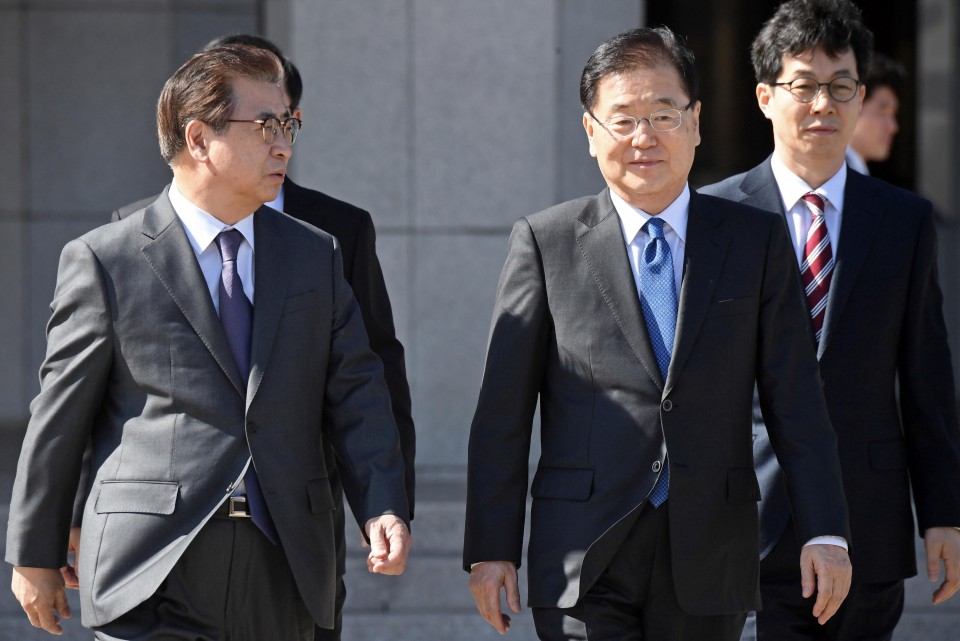 S. Korean envoys leave for U.S. to explain result of DPRK visit