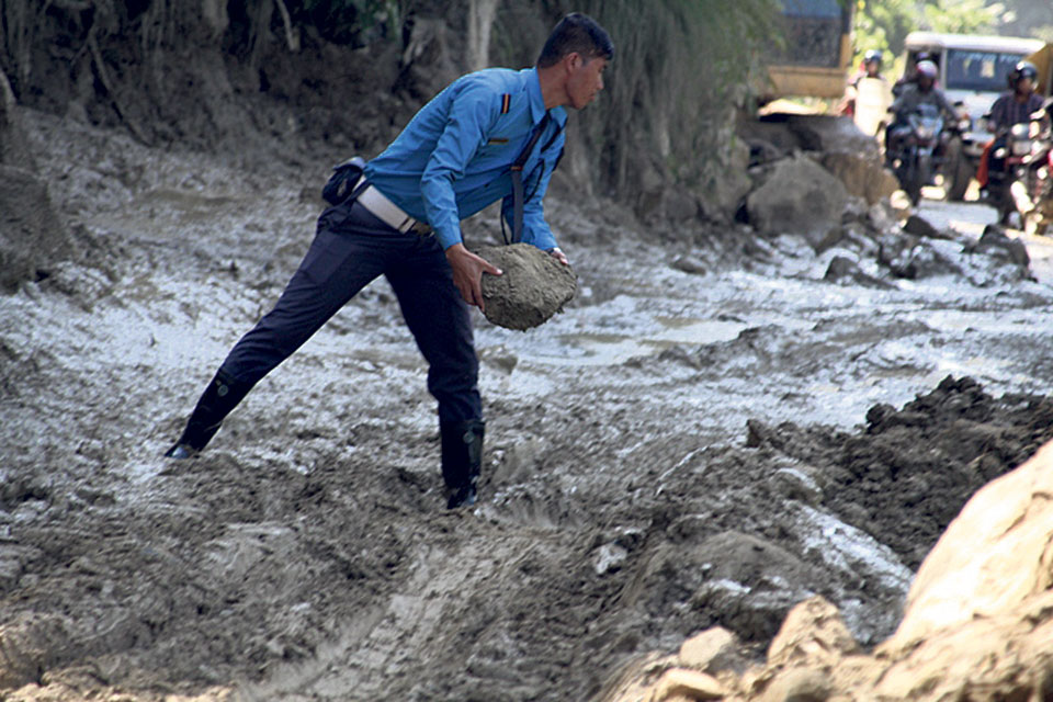 Landslide blocks Palpa-Butwal route