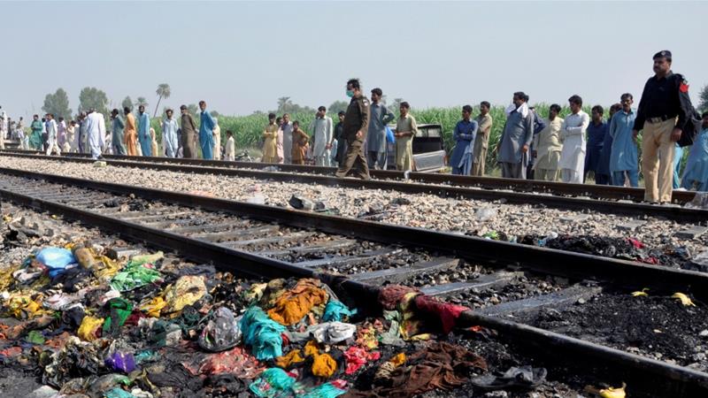 पाकिस्तानमा रेल र बस एक आपसमा ठोक्किँदा तीसको मृत्यु