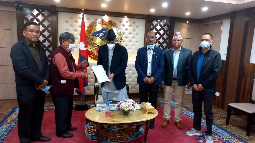 महासंघका नवनिर्वाचित प्रतिनिधिले भेटे प्रधानमन्त्री, काठमाडौ घोषणा पत्रको बारेमा ब्रिफिङ