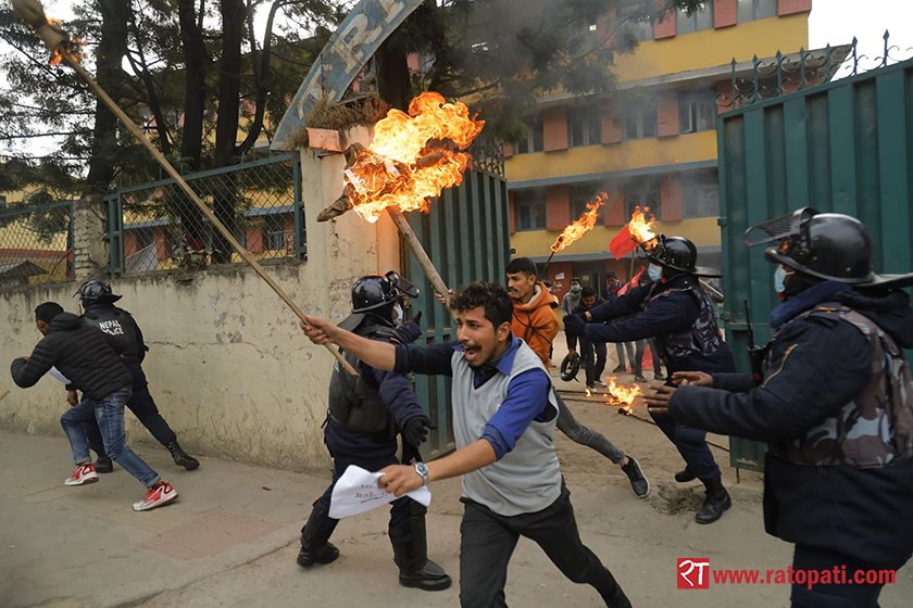 अनेरास्ववियुले जलायो प्रधानमन्त्रीको पुतला, तस्बिरमा हेर्नुहोस्