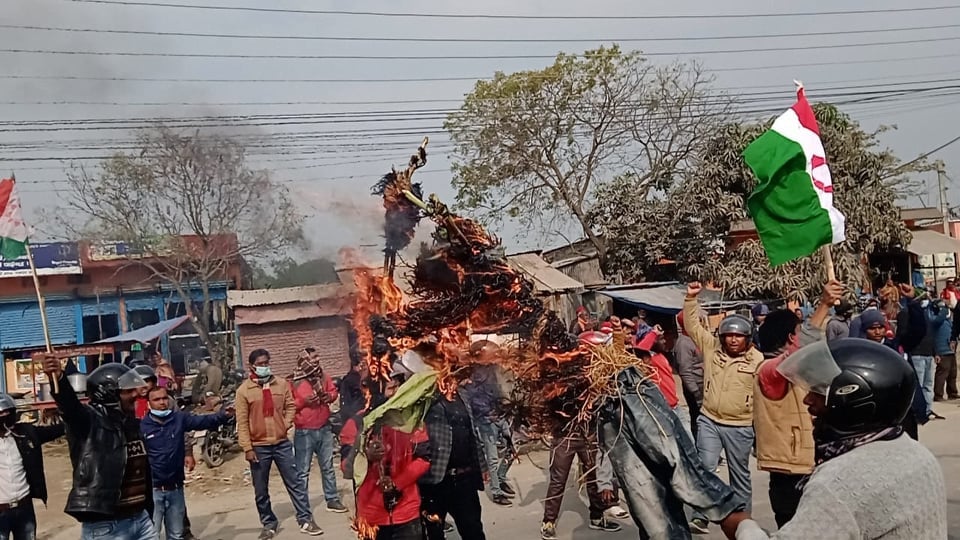 रुपन्देहीमा जनमतद्वारा प्रधानमन्त्रीको पुत्ला दहन