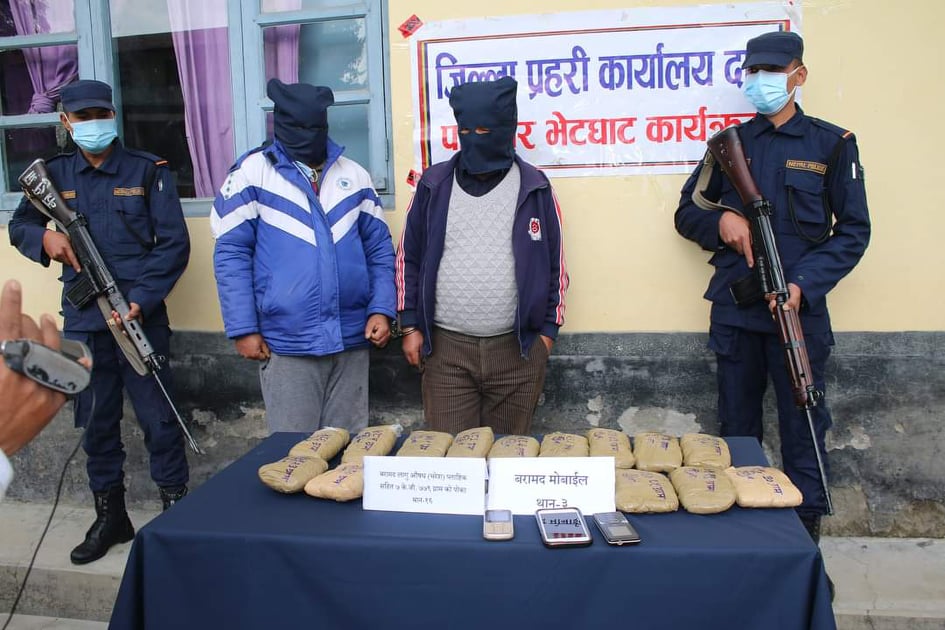८ किलो चरेससहित एकजना पक्राउ
